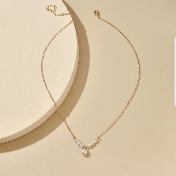 *Tris* Pearl Dangling Necklace - Picture 2 of 5